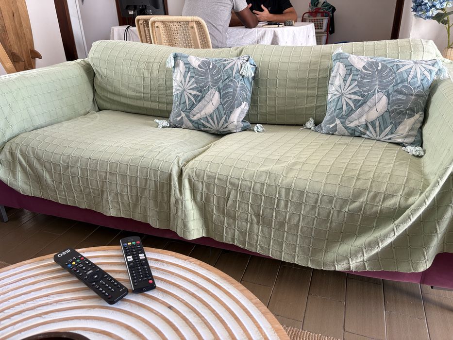 Sofa de 2 lugares com muito uso