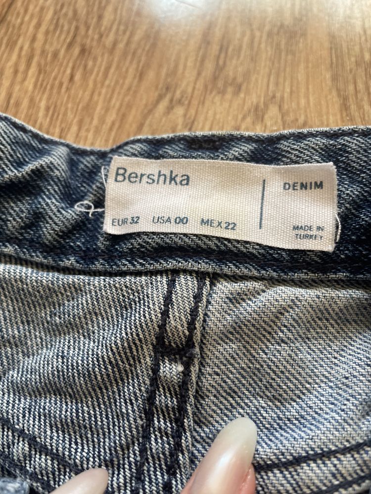 Джинсы bershka