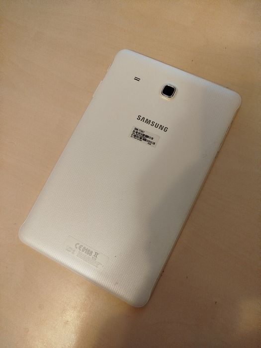 Планшет Samsung Galaxy Tab E SM-T561