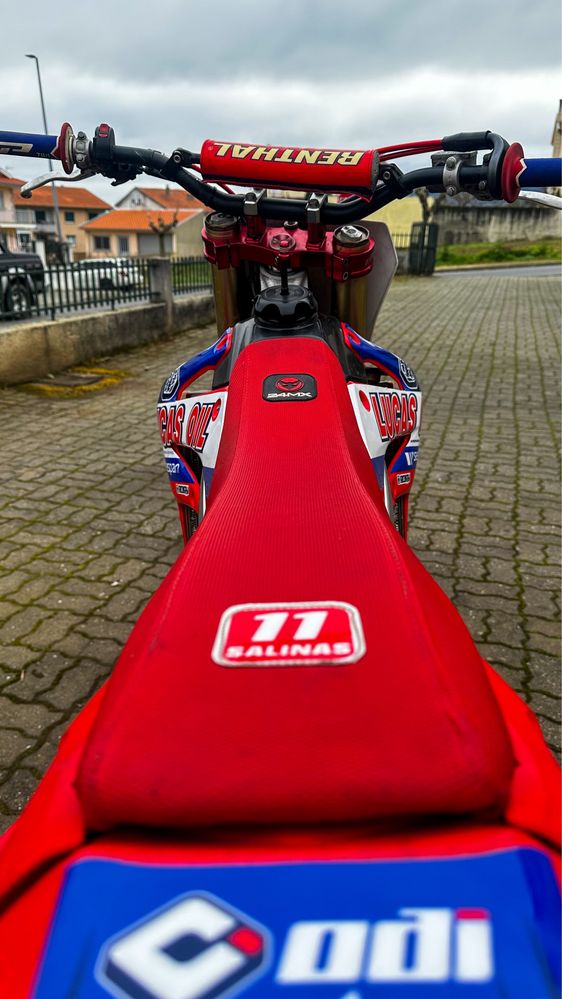 Honda CRF 250 R + oferta (Botas/Colete)