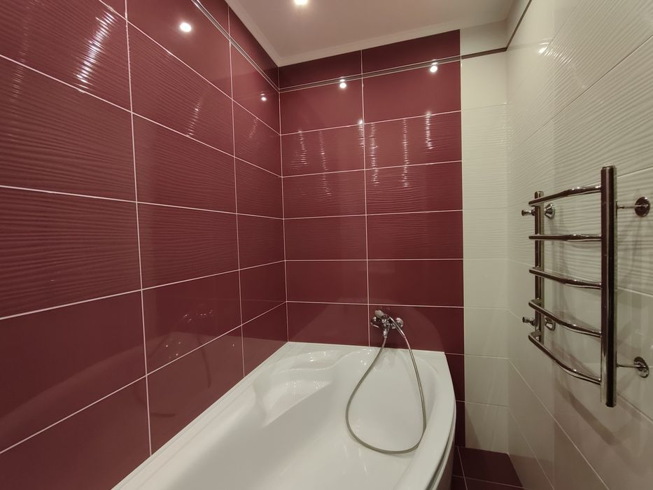 Оренда квартири в центрі в новому будинку з паркомісцем.