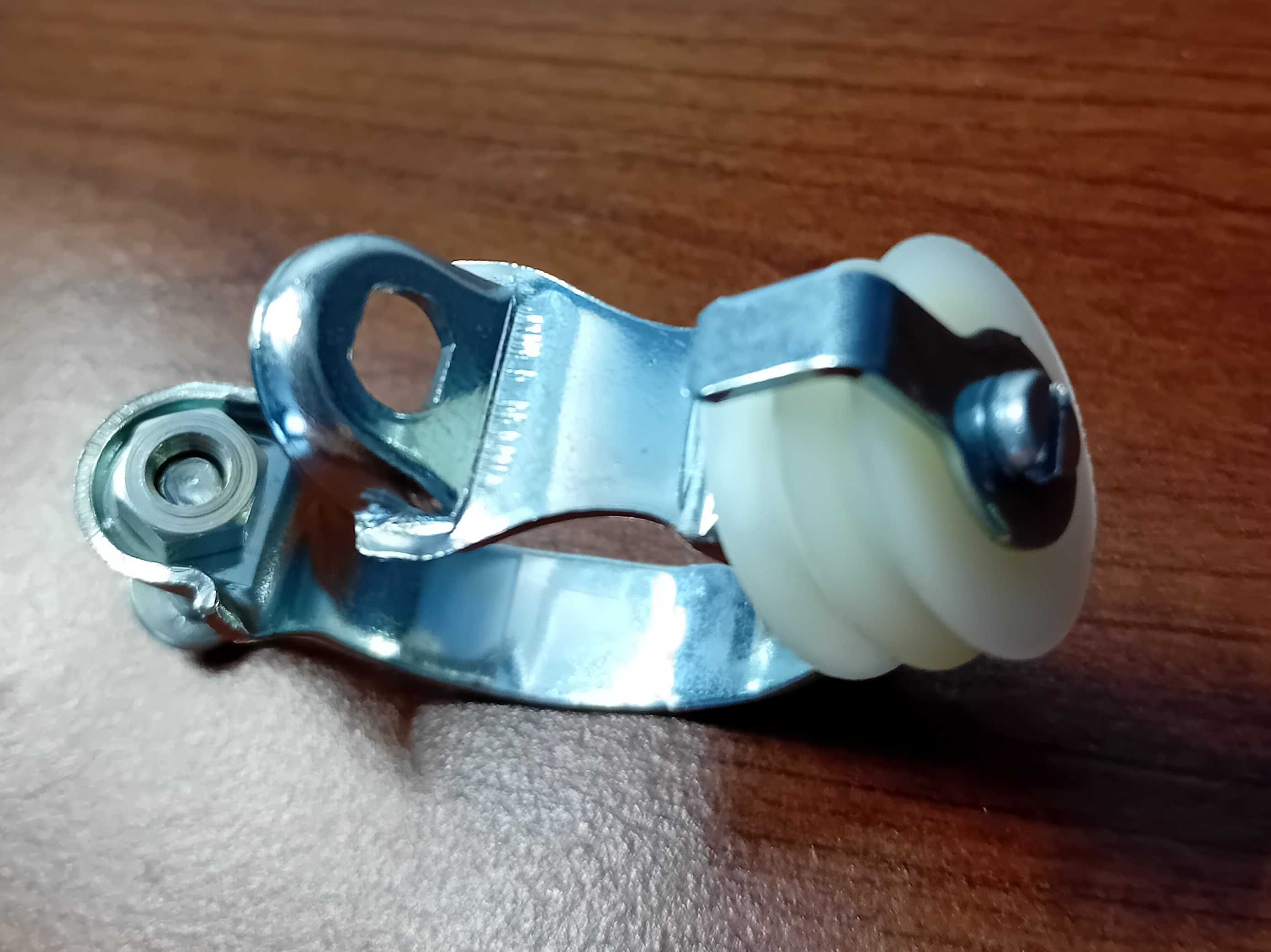 RETRO  SACHS  HURET  obejma z kółkami prowadzącymi linkę przerzutki.