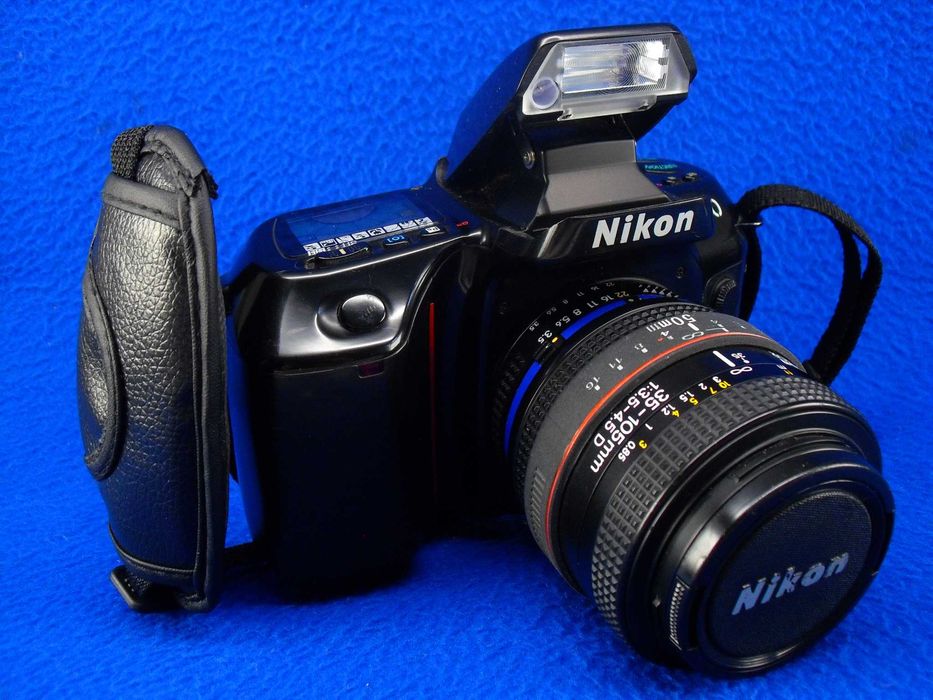 Nikon  F70 date  pan. + ob. AF-D IF + grip hand