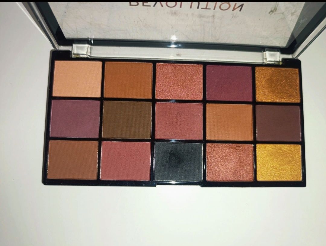 Paleta 15 cieni do powiek Revolution Reloaded Newtrals 3