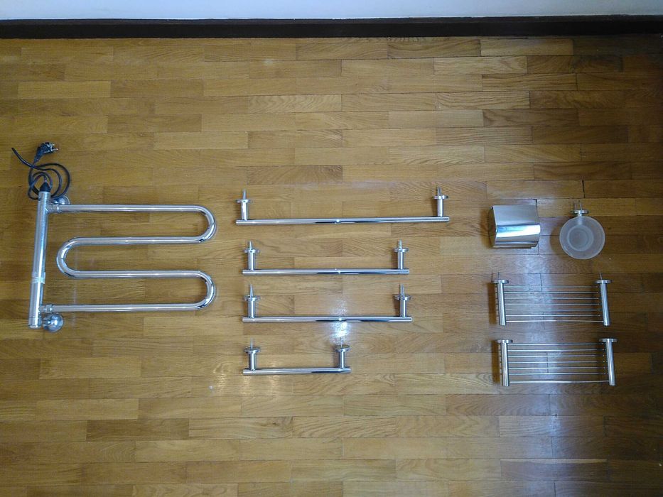 Toalheiros + saboneteiras + porta-rolo
