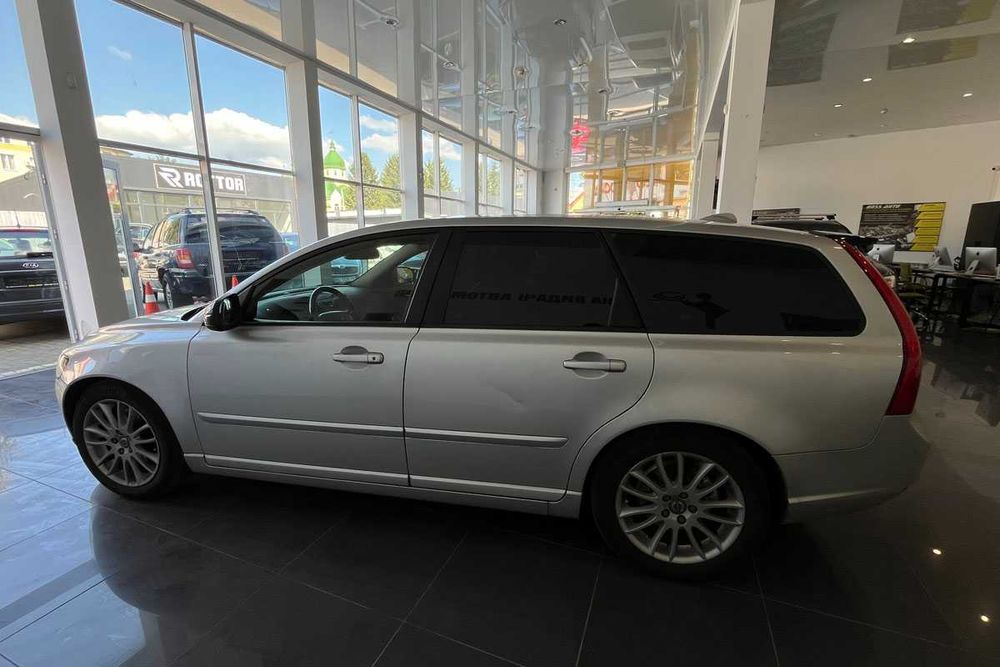 Volvo V50 2011 року