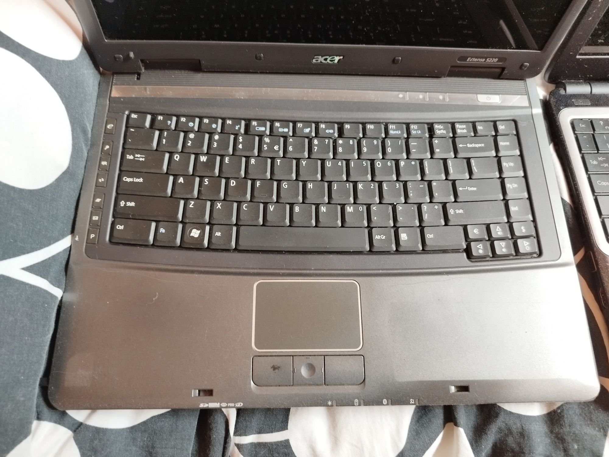 Dwa laptopy . Zapraszam