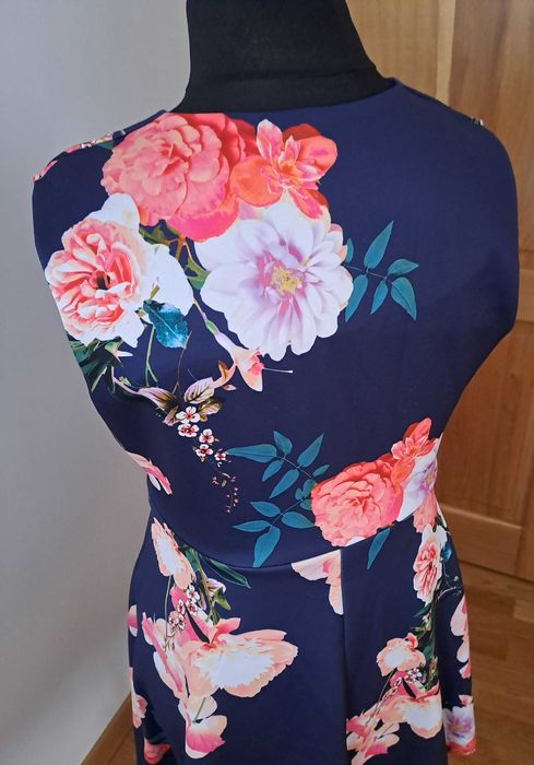 Sukienka rozkloszowana r 42-44