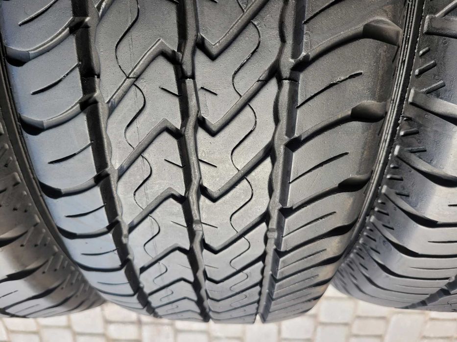 215 /60 R 17  C       Dunlop  Lato/Komplet
