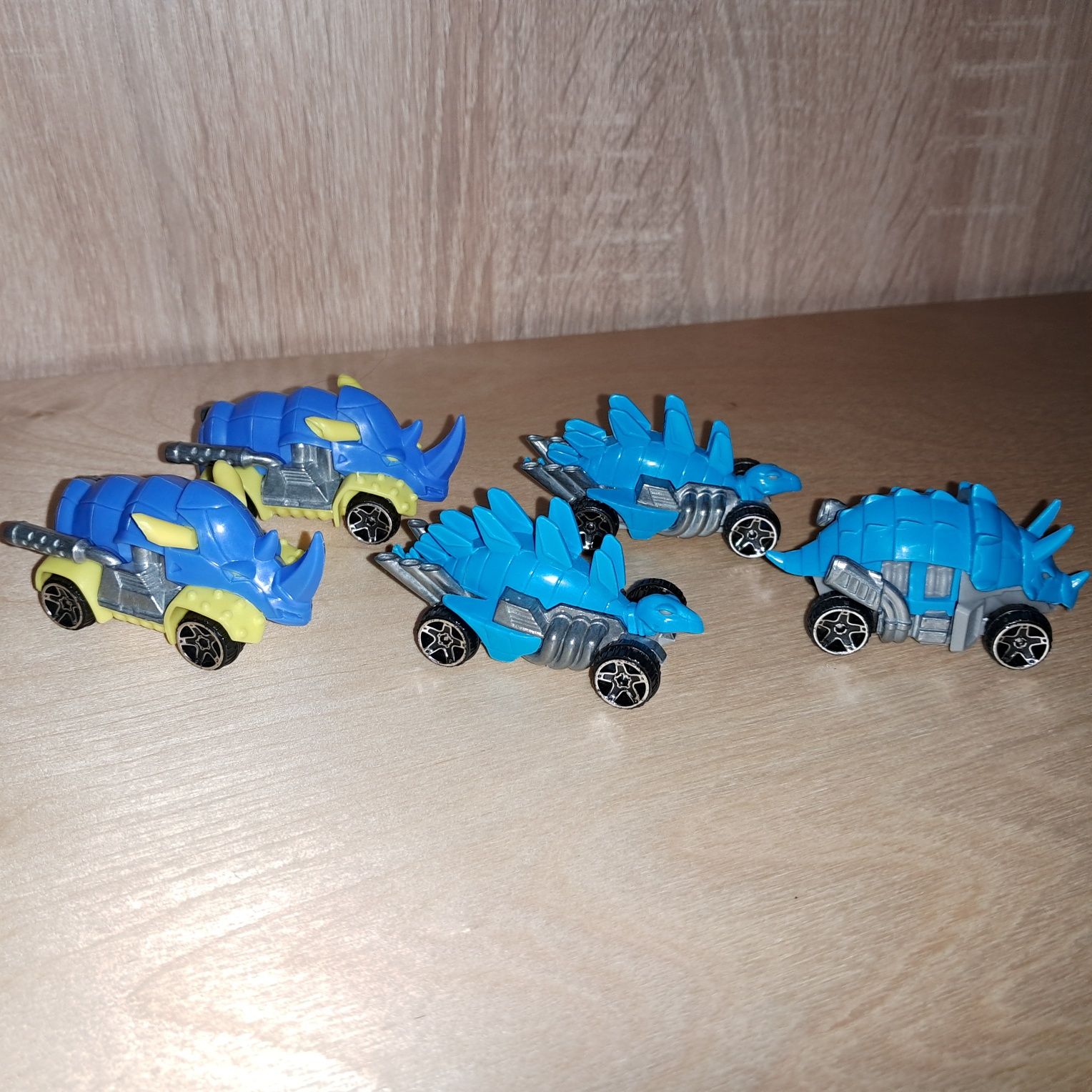 11 samochodów beast machines teamsterz - dinozaury i inne zwierzęta