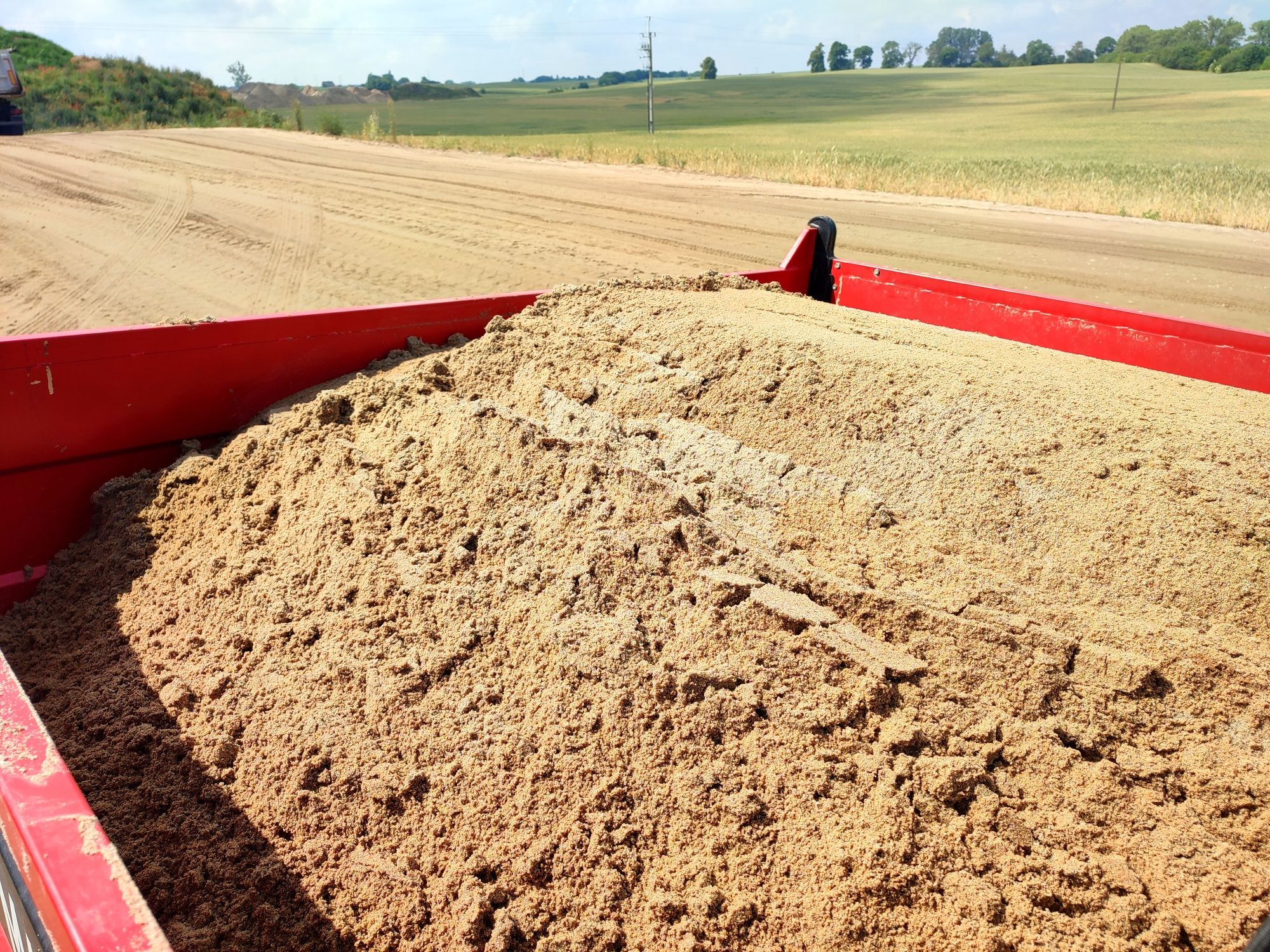 Piasek żwir podsypka czarnoziem keramzyt otoczak kamienie pospółka bus