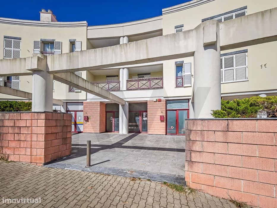 Amplo Espaço Comercial – Localização Estratégica junto ao Taguspark e