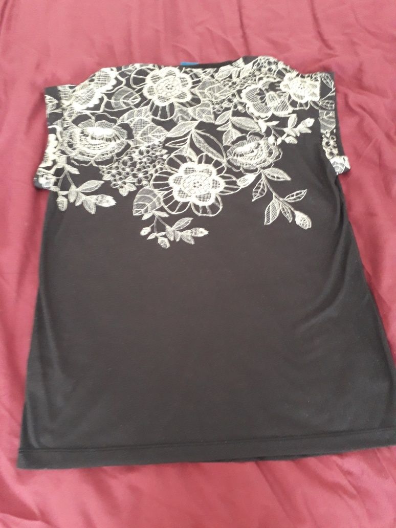 T-shirt preta com flores de mulher Adidas tamanho 38