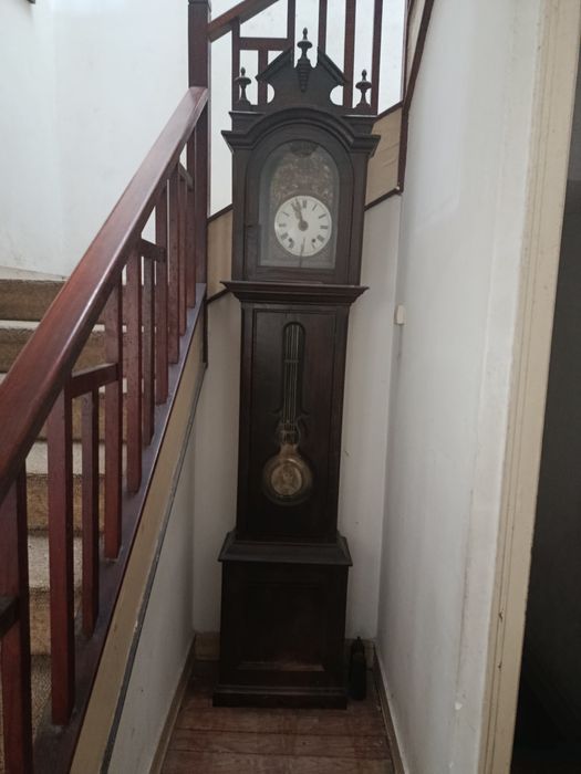 Relógio de pêndulo muito antigo