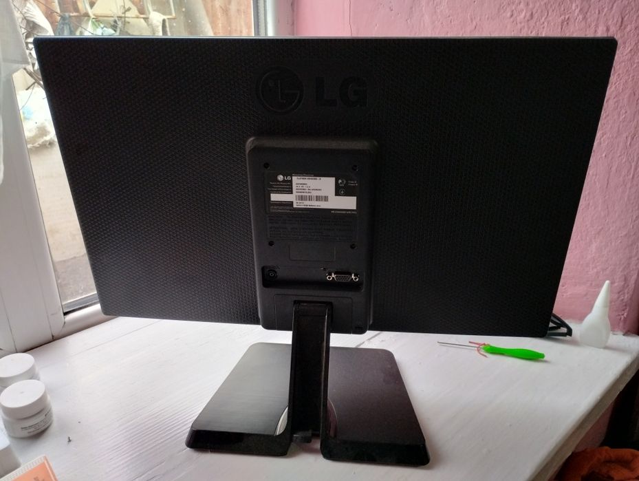 Монітор lg 19" 1600х900