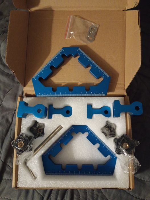 Kątowniki,Klipsy mocujące do obróbki drewna,  2 różne zestawy.