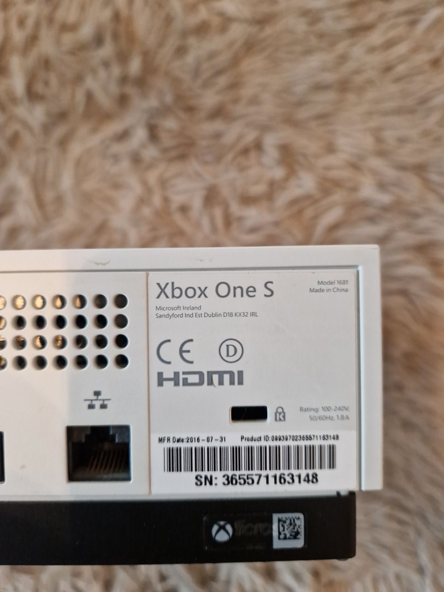 Konsola Xbox ONE S 1tb + 2 pady + 3 gry