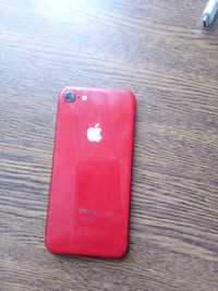Айфон 8 червоний