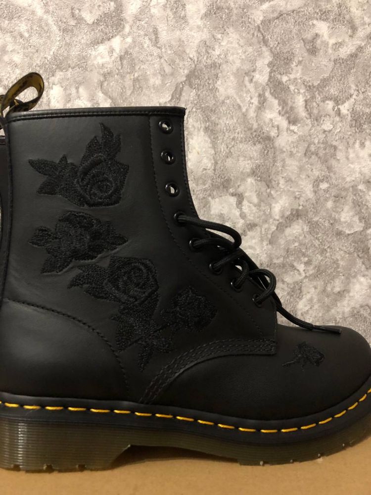 Dr. Martens Берци 1460 Vonda Mono
