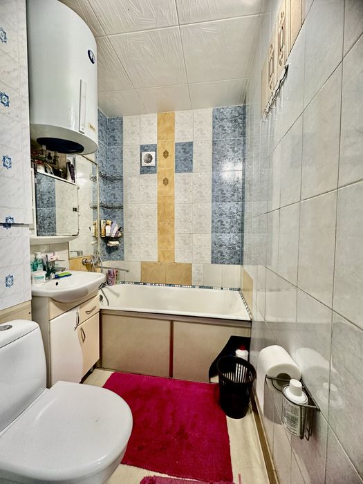 Стражеско, 7 2к квартира 3й поверх, не кутова, тепла.