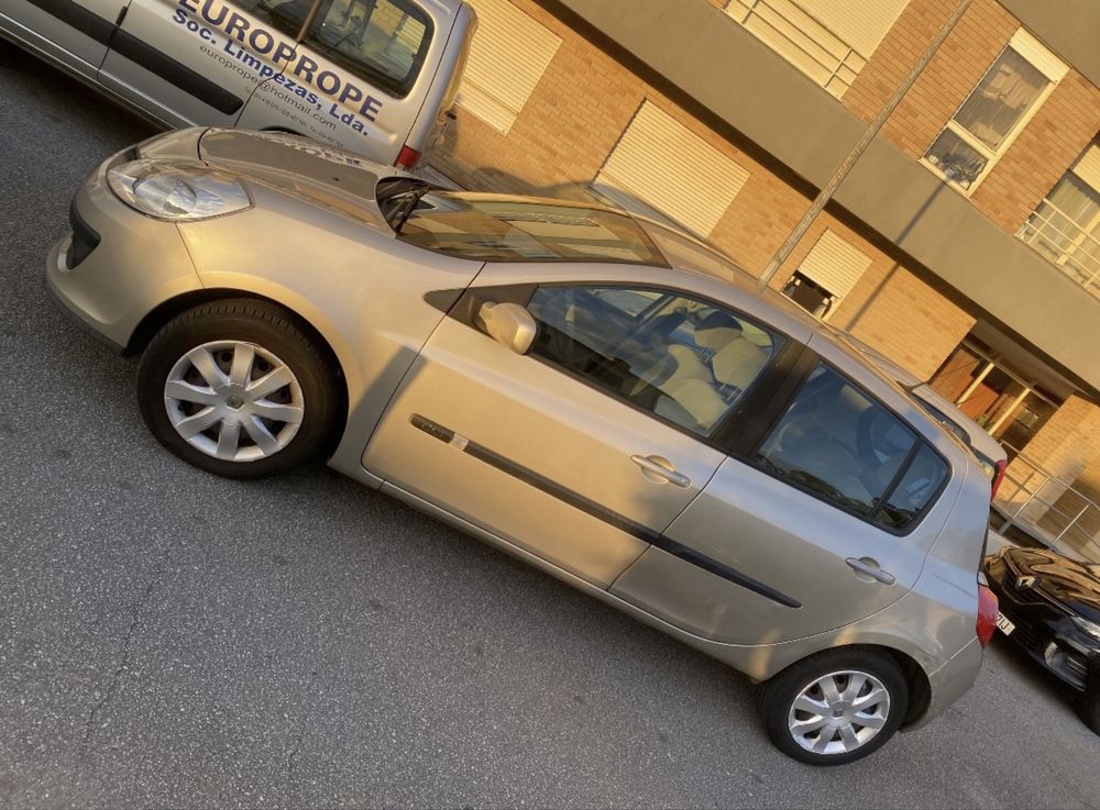 Renault Clio 1.5 dCi 2006 - Diesel, Económico e Confortável