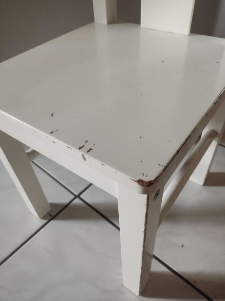 Białe drewniane krzesełko dla dzieci IKEA kritter