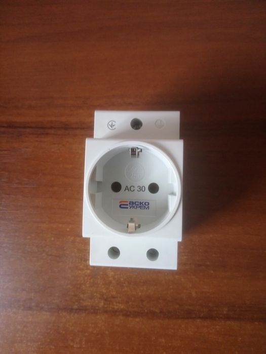 Клемники, розетка 16/25 250V на DIN - рейку.