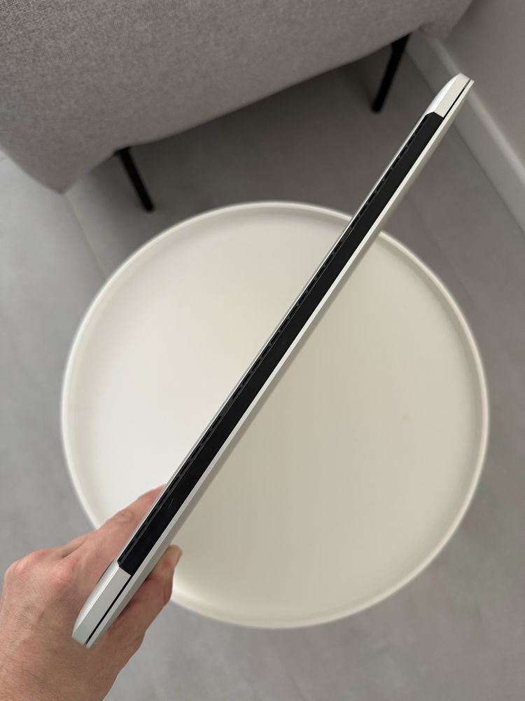 Macbook pro 15 2015 ( i7 2.8/3.5 , 256 SSD , 16GB RAM )
