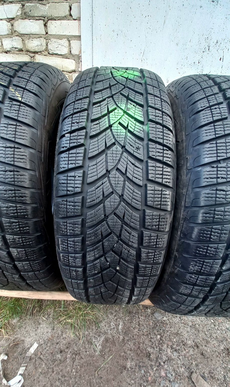 Шини зимові 4шт R17 GoodYear UltraGrip 225/65/17 вир. Німеччина 7мм.