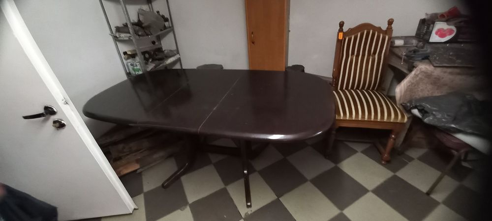 Stół drewniany do jadalni