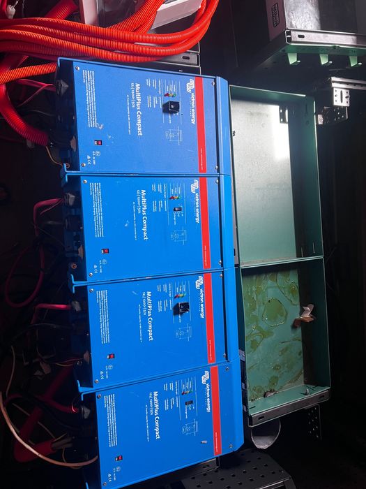 Інвектор перетворювач струму гібрид  Victron Energy