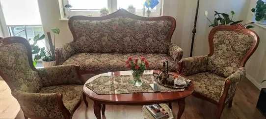 Kanapa, fotele i stolik