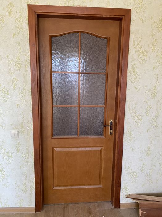 Межкімнатні двері б/у 80/200 праві з коробкою, доборами та лиштвою