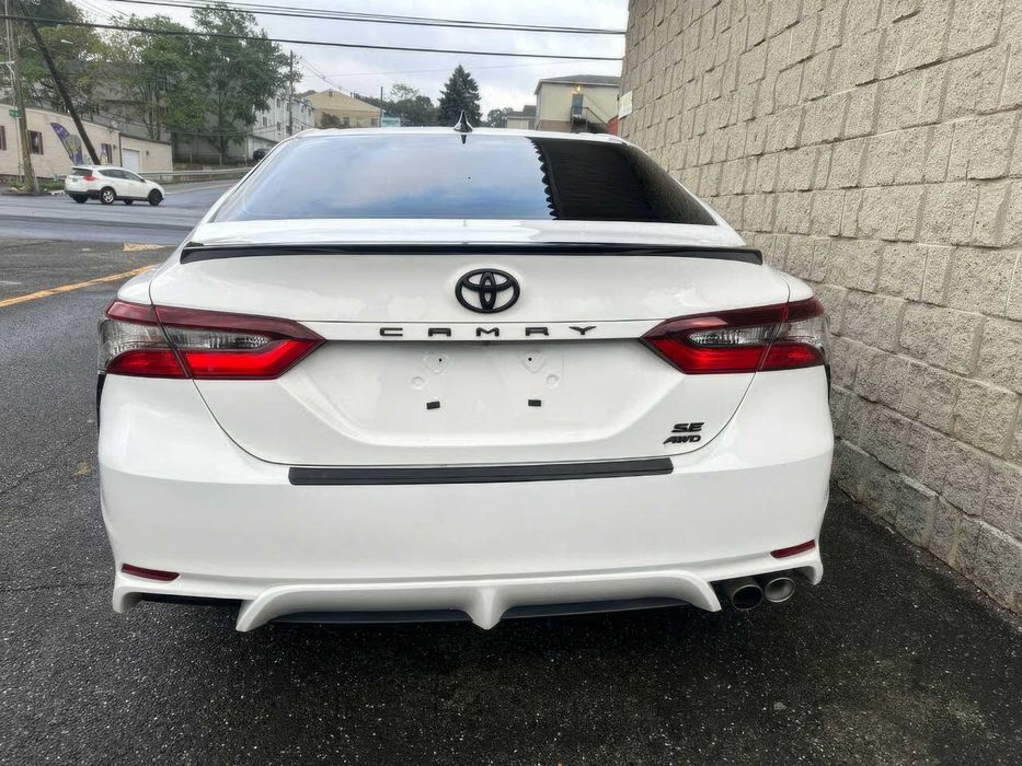 Toyota Camry      2023