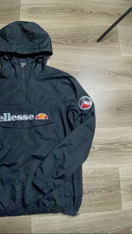 Легка вітровка ellesse M