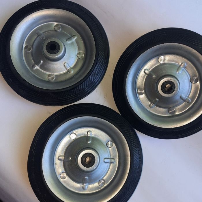 Колесо для тележки с сумкой