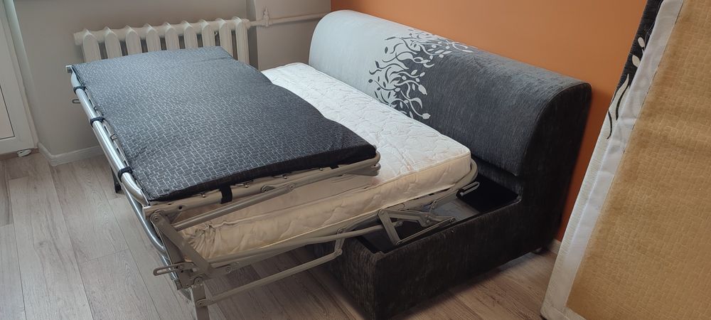 Продам розкладний диван в гарному стані + пуф в подарунок