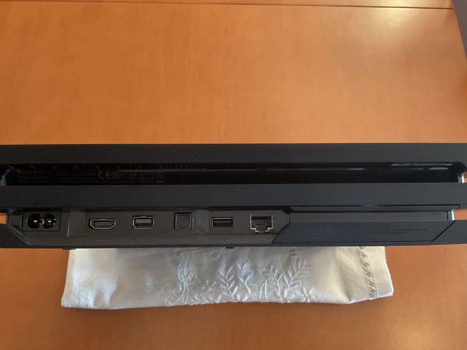 Playstation 4 Pro [ Desbloqueada ]