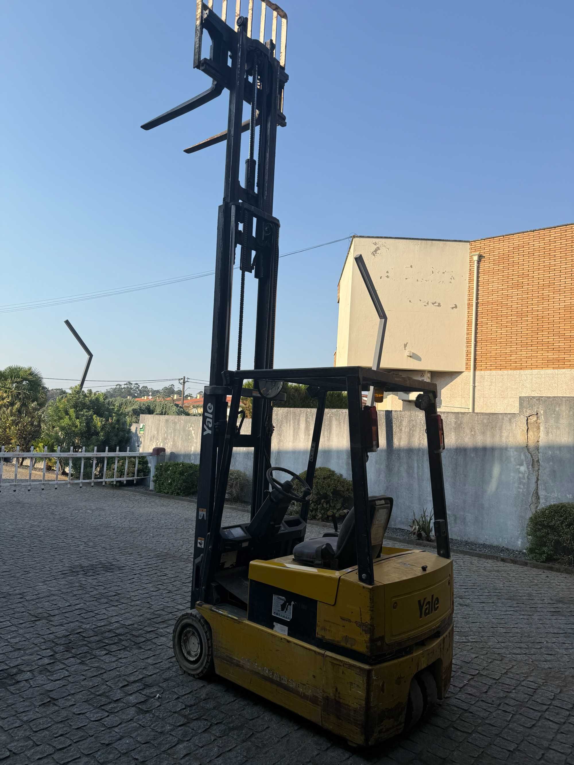 Empilhador elétrico Yale 1.6T