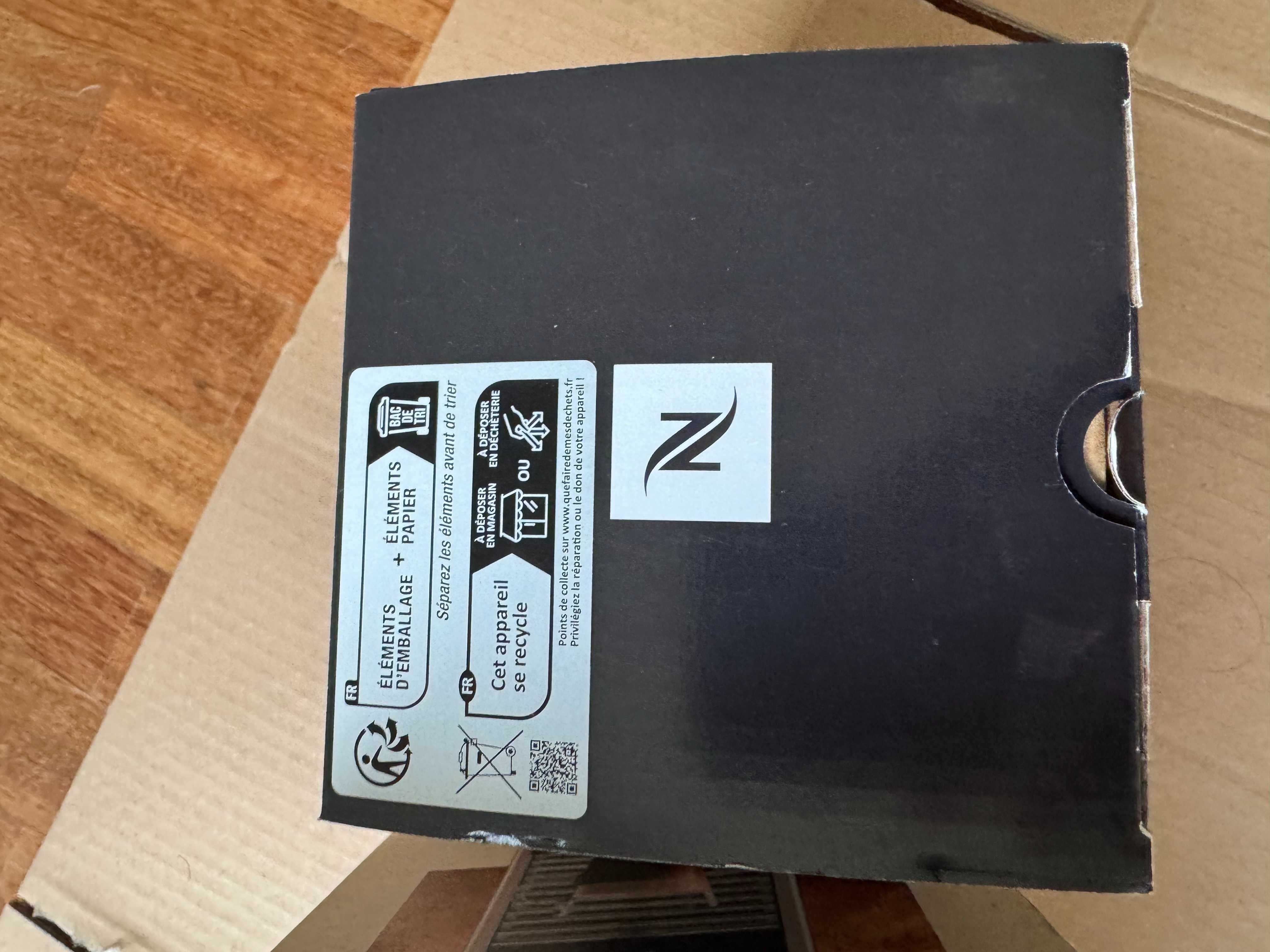 Máquina de Café Nespresso Pixie NOVA + Espumador de Leite Aeroccino