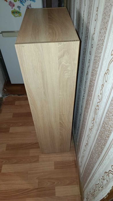Шафа з поличками