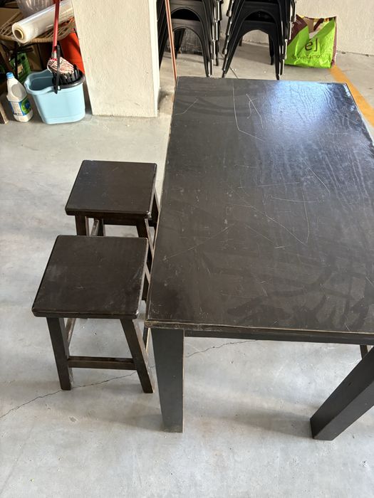 4 conjutos mesas e bancos