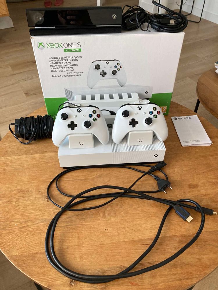 Konsola XBOX ONE S 1TB + dodatki