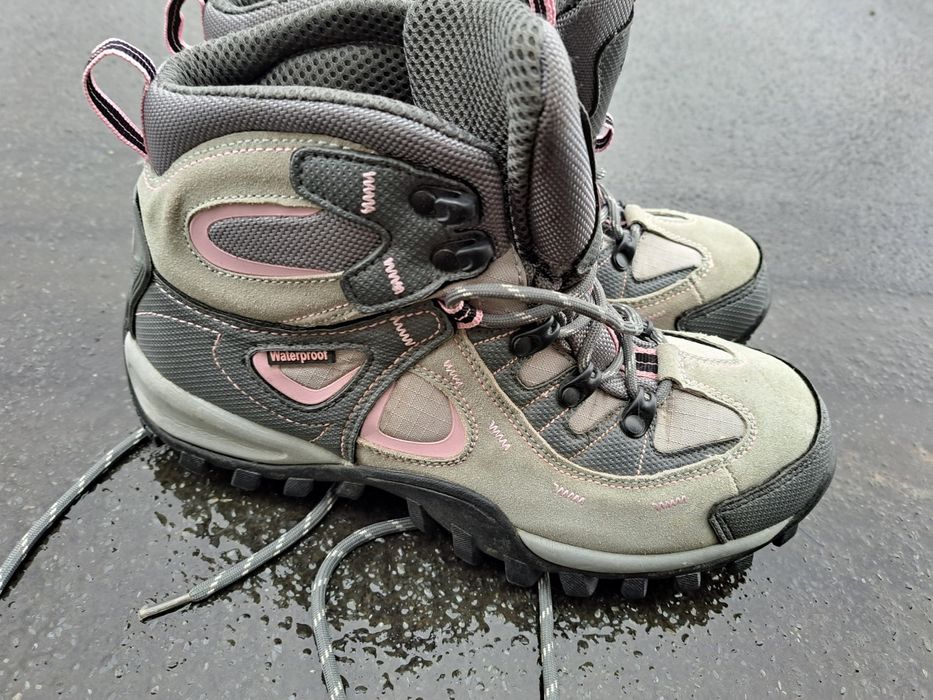 Ботинки женские зимние трекинговие  40-41рр