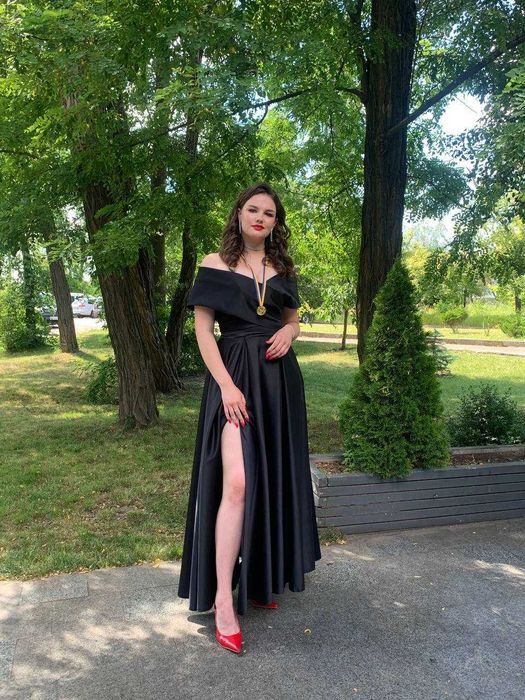 Випускна сукня, для високих дівчат, чорний колір, атлас