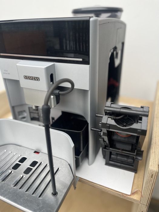 Рівне Кавомашина кавоварка Siemens EQ.6 s300