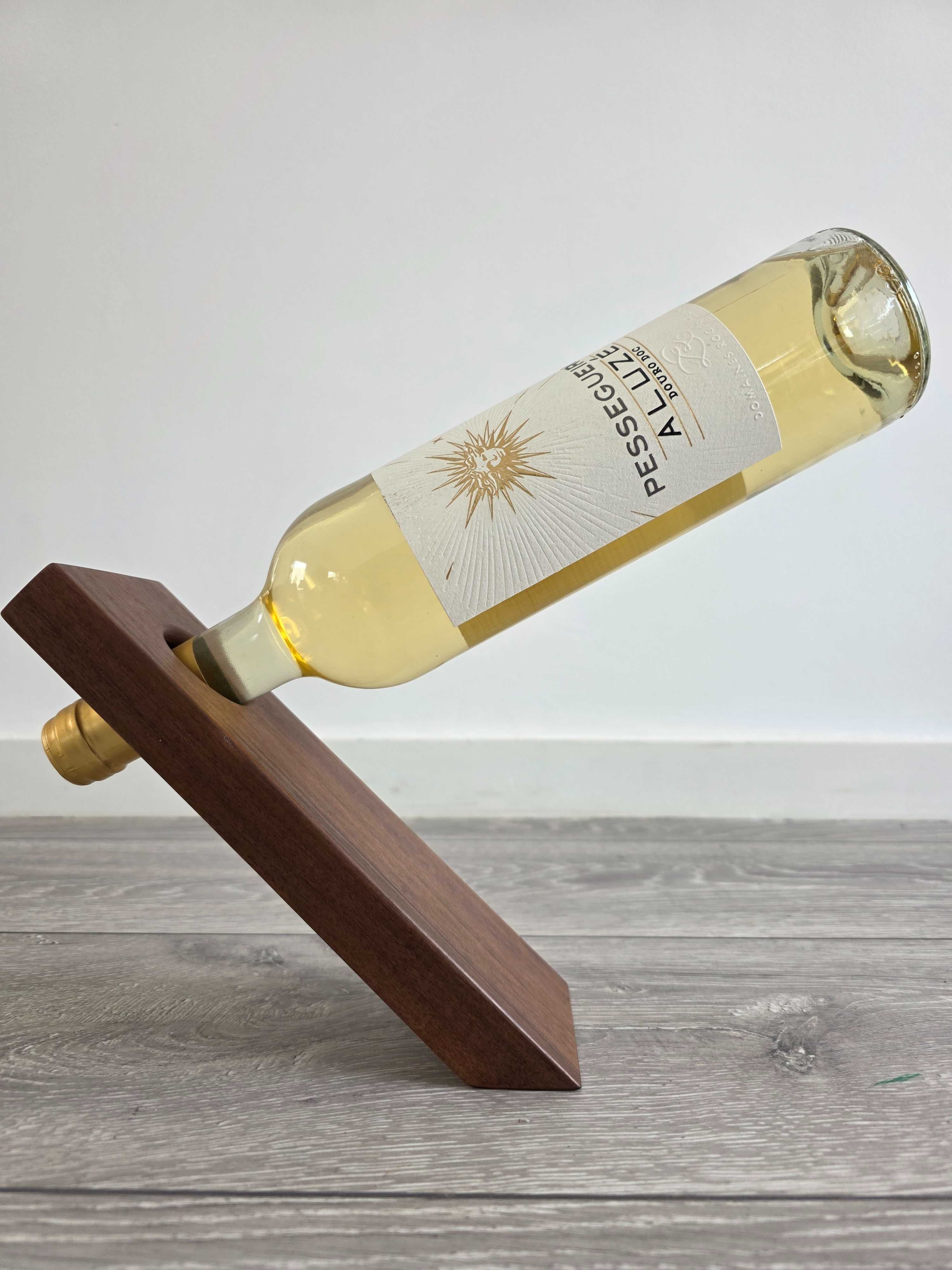 Suporte para garrafas de vinho equilibrium impossível