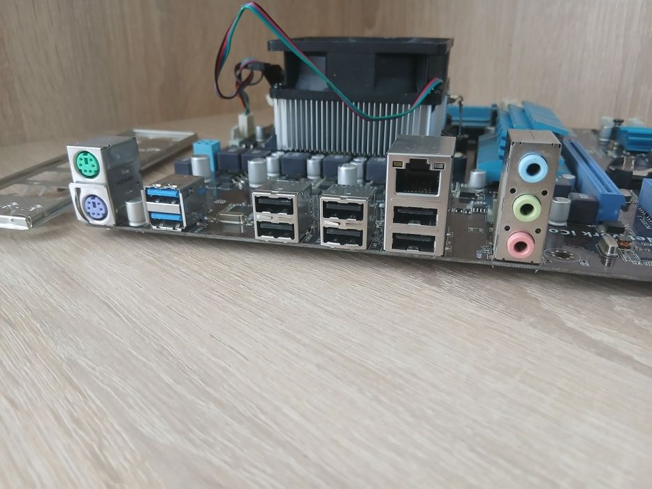 Материнка ASUS M5A97 LE R2.0 + AMD FX6300