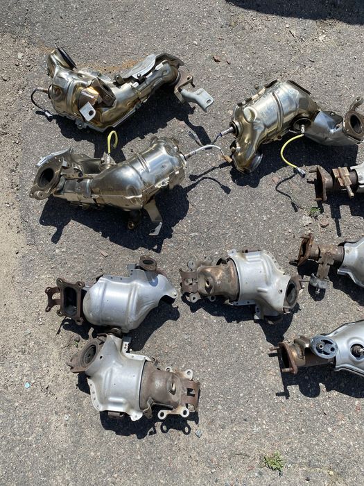 Коллектор выпускной с катализатором Nissan Rogue Т33 2021 2.5 та 1.5т