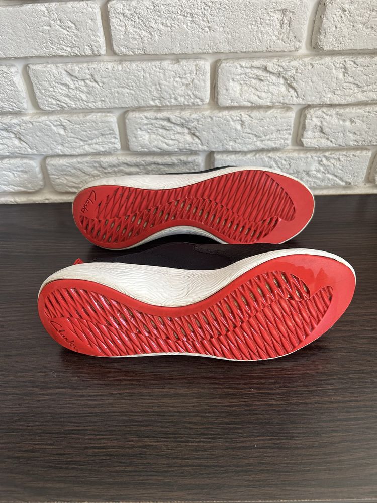 Мокасіни, сліпони Clarks